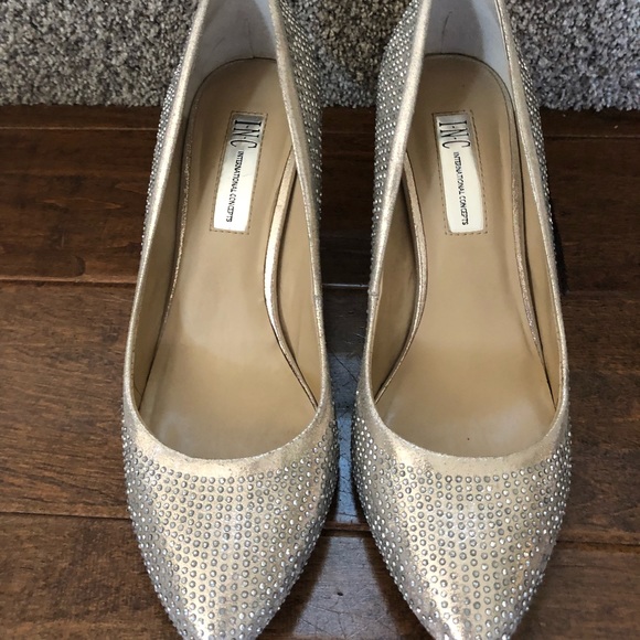 Wedding dress and tiara - Picture 6 of 8